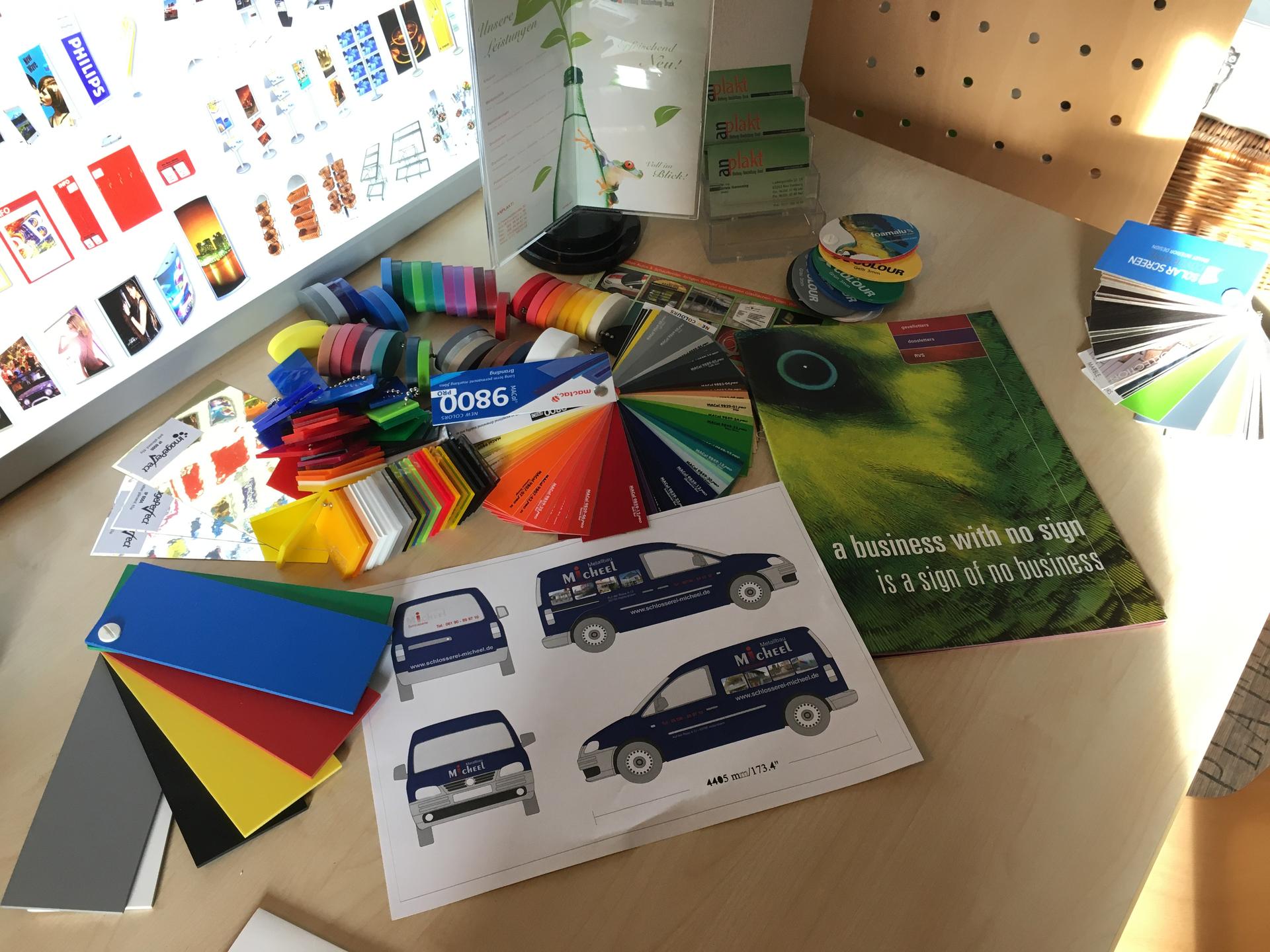 Startup günstiges einheitliches Corporate Design von anplakt
