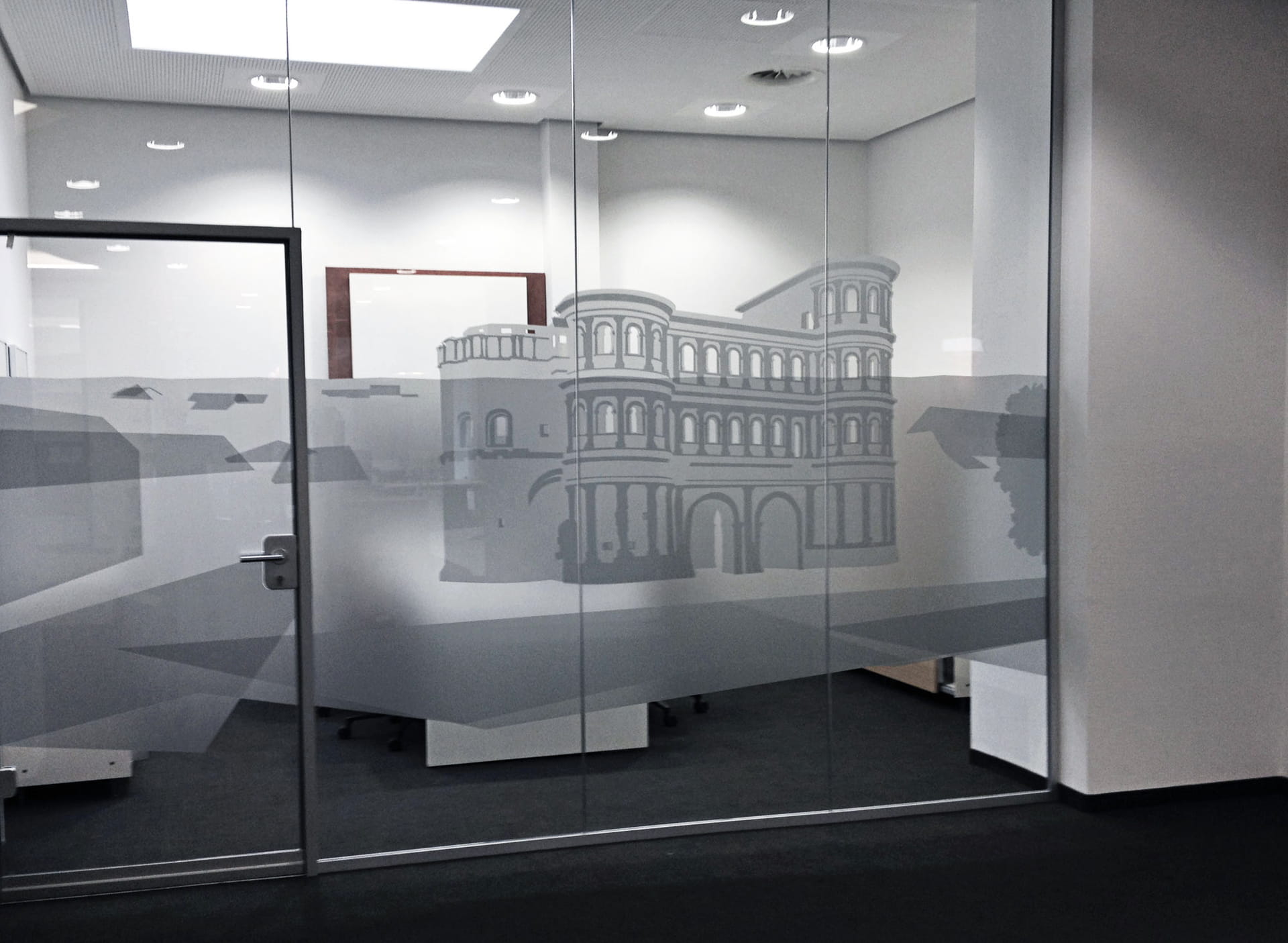 Innovative mehrschichtige aus Glasdekor geschnittene Sichtschutzfolien mit Motiv professionell von anplakt
