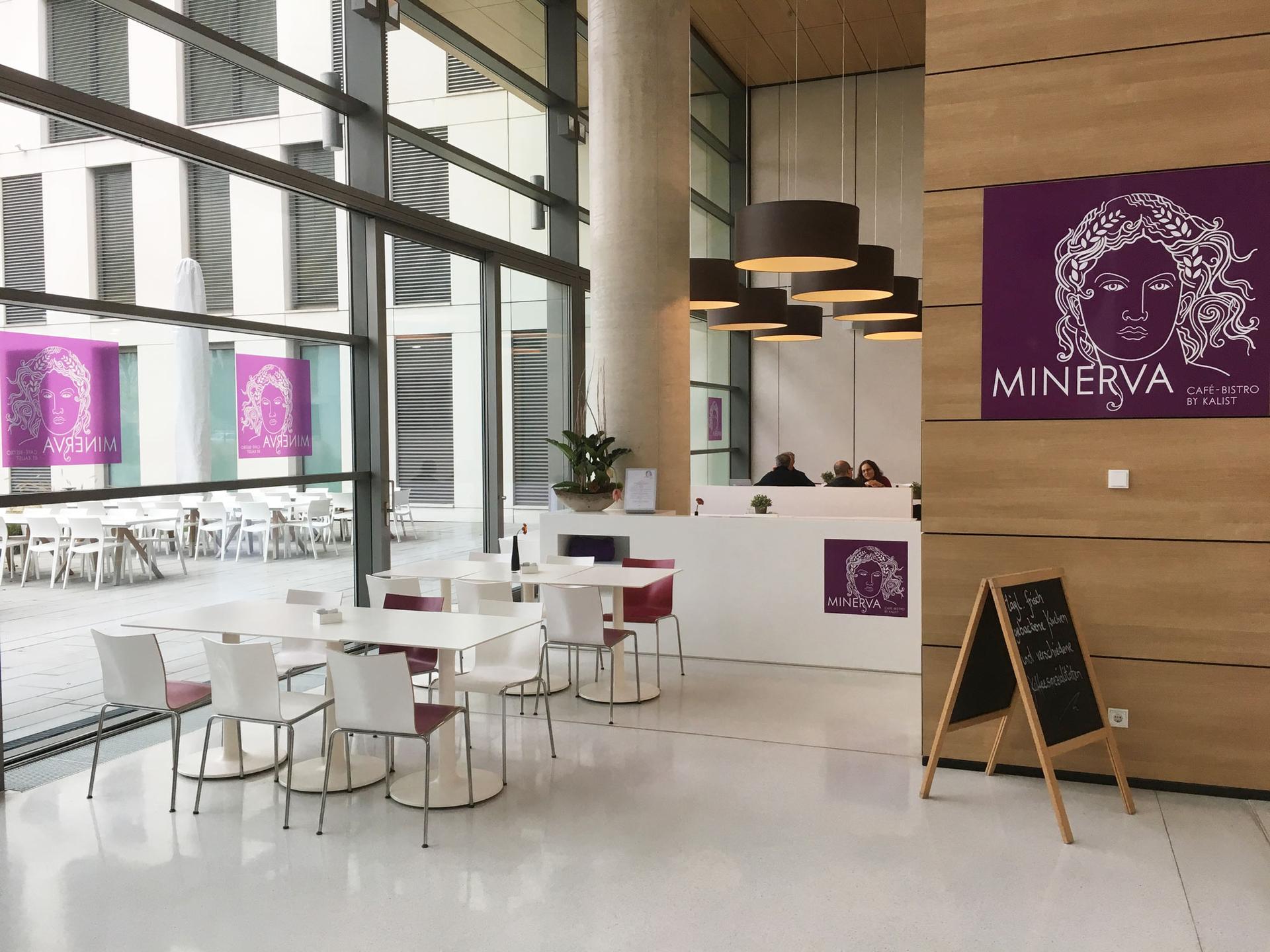 Schilder, Interior Design mit Beschriftungen und Glasdekor Folie für Unternehmen von anplakt