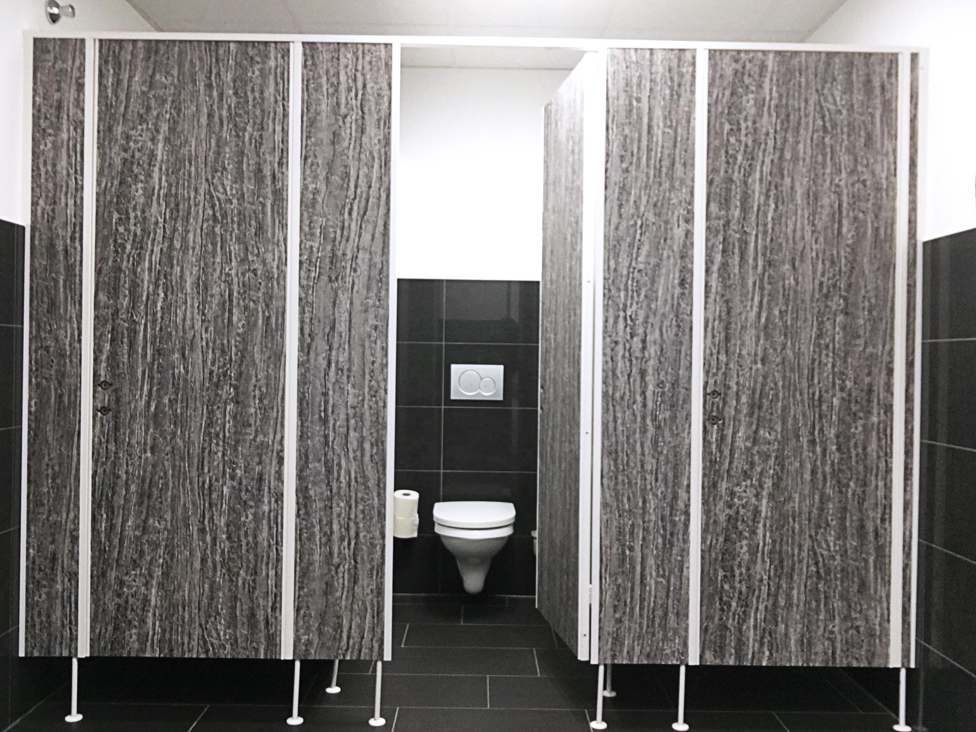 CoverStyl Möbelfolierung mit Steindekor Wrapping und Vollfolierung von anplakt