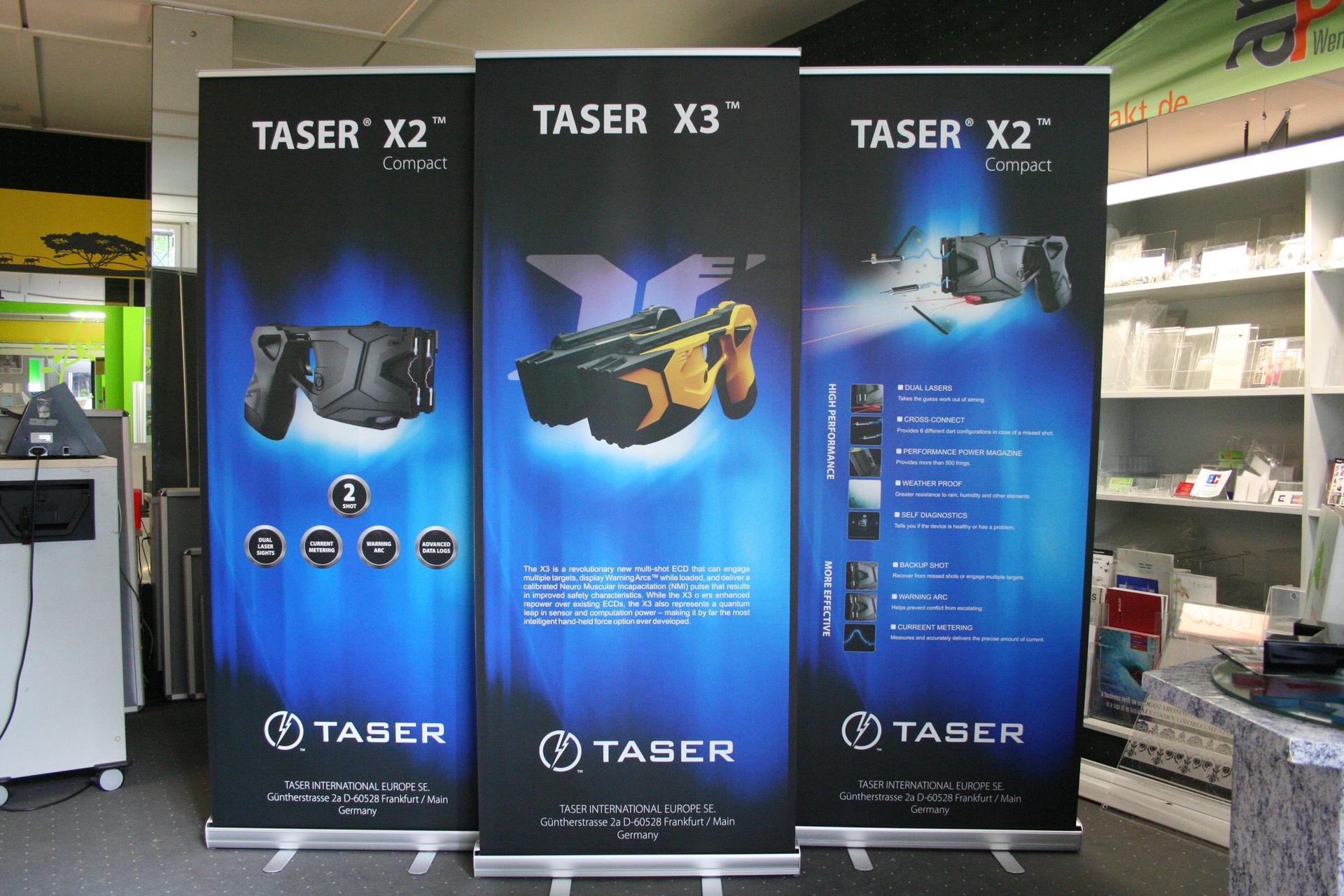 Roll Up, Banner, Aufsteller Messeausstattung Präsentationssystemen in Frankfurt von anplakt für Taser Europe