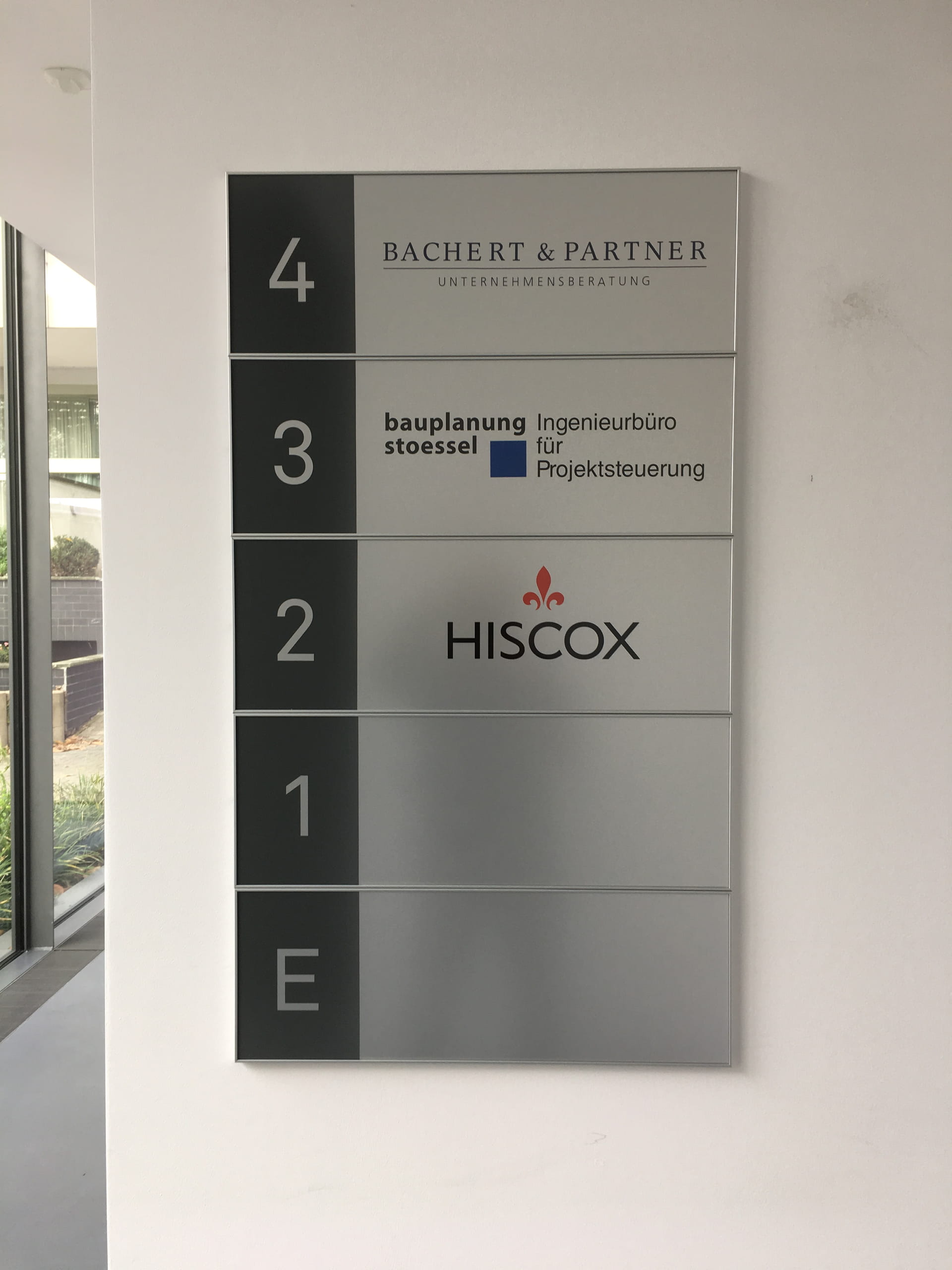 Elegant sign system for the interior signage of buildings by anplakt