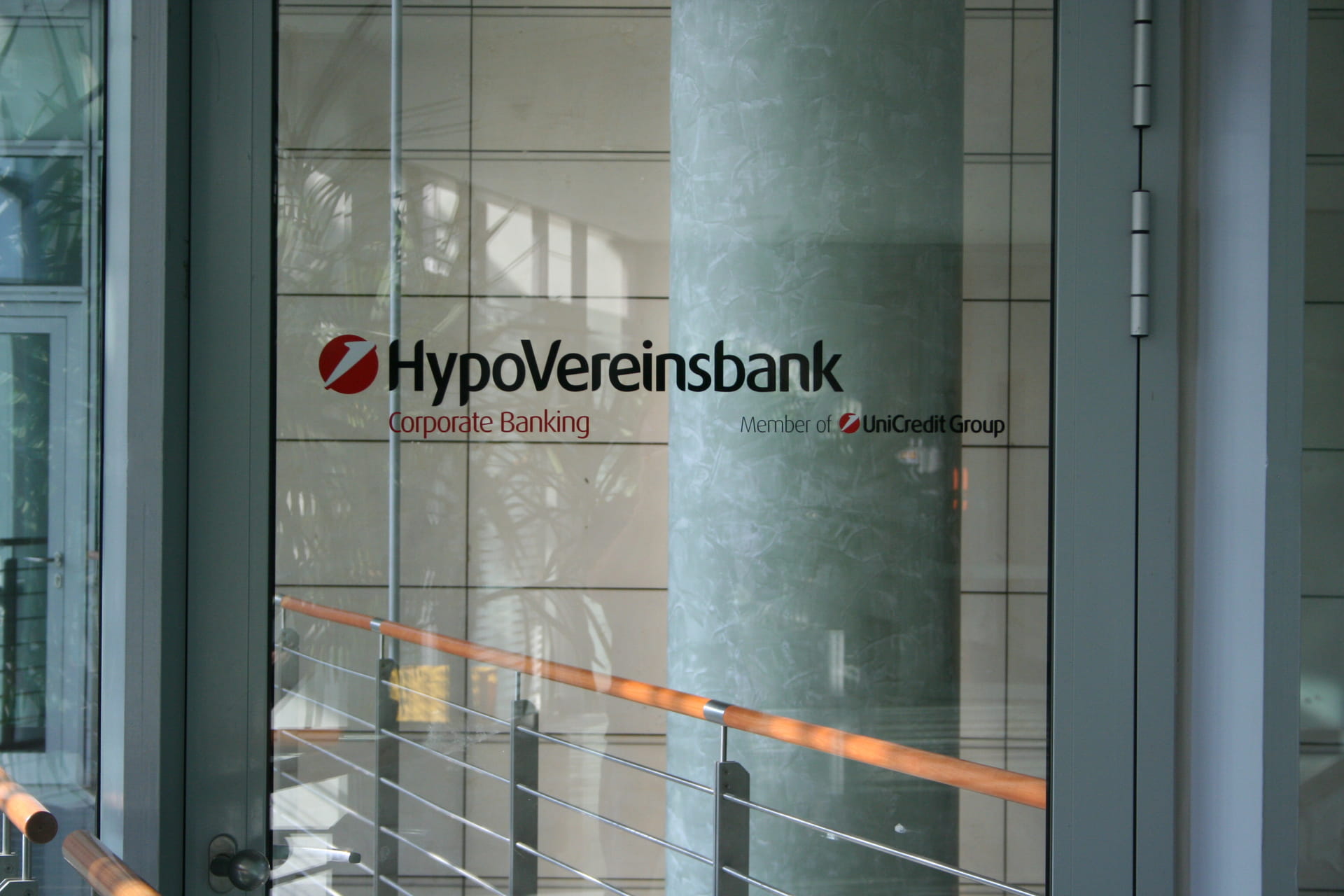 Glass door lettering with cut foil letters from anplakt