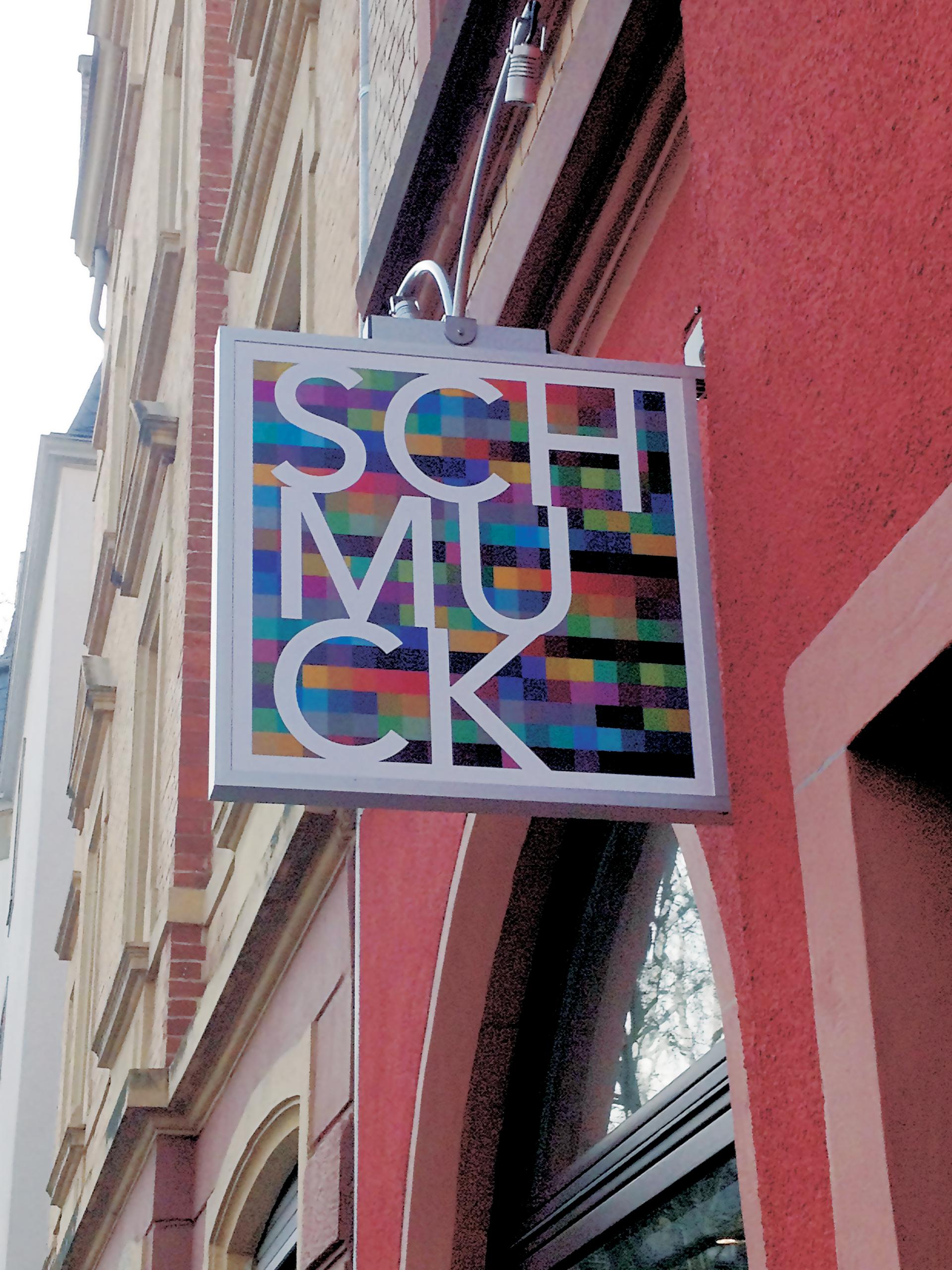 Aussteck-Schild mit Aluminiumrahmen und beidseitig bedrucktem Schildträger in Frankfurt von anplakt