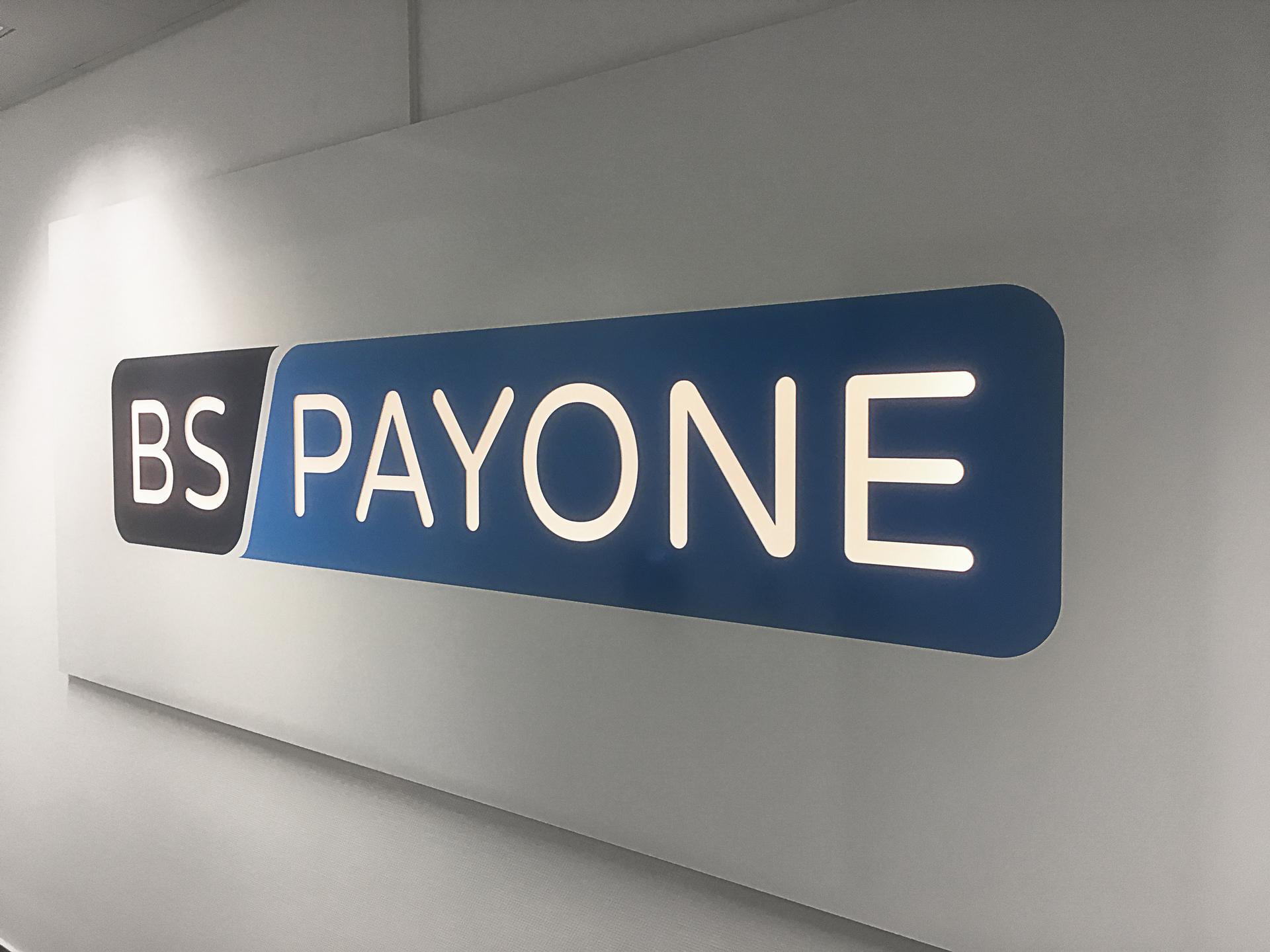Individuelle Schildbeschriftung in Frankfurt am Main für BS Payone von anplakt