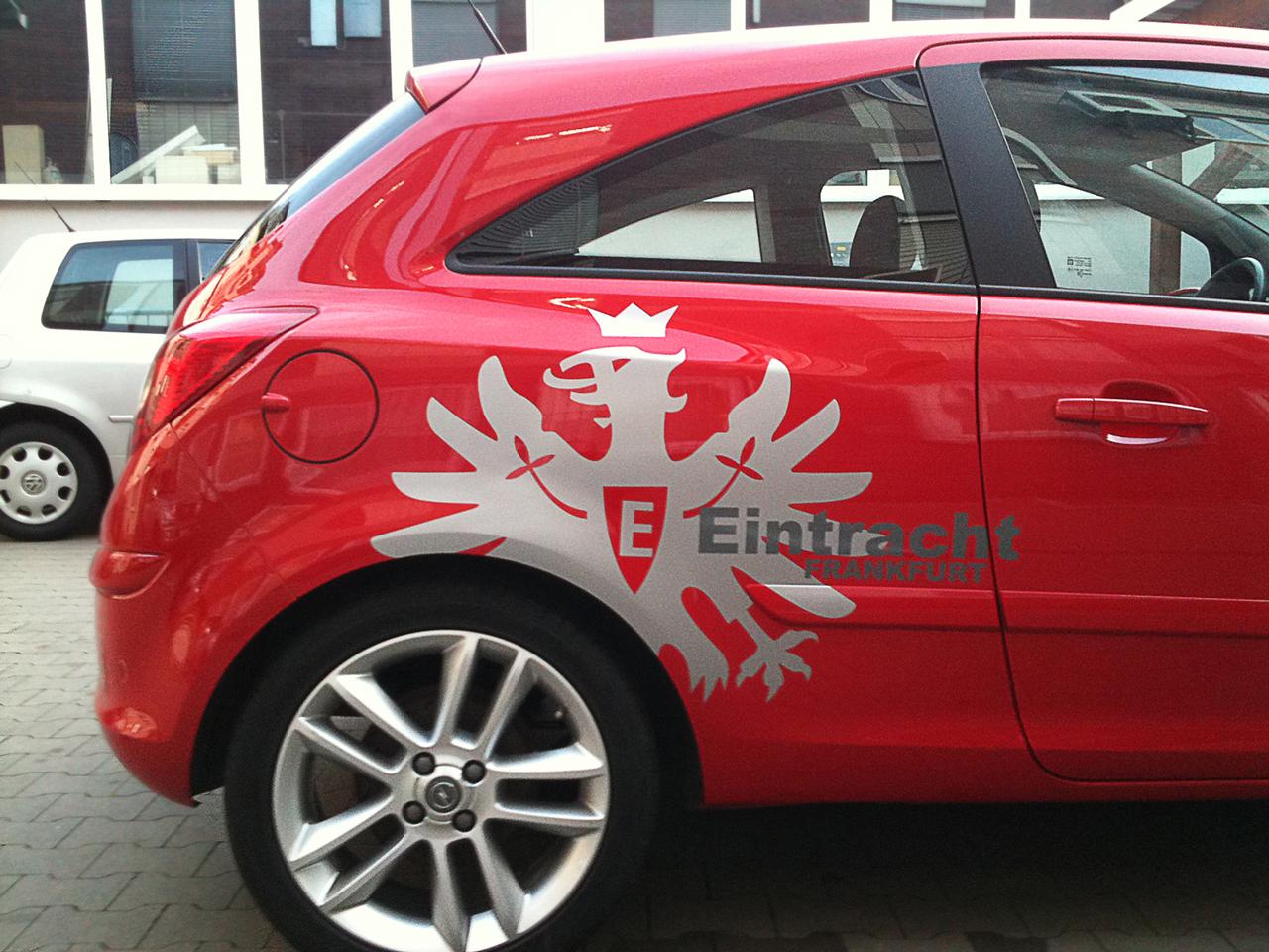 Private Autobeschriftung Fußball Motiv Verein Eintracht Frankfurt für Fußball Fans von anplakt