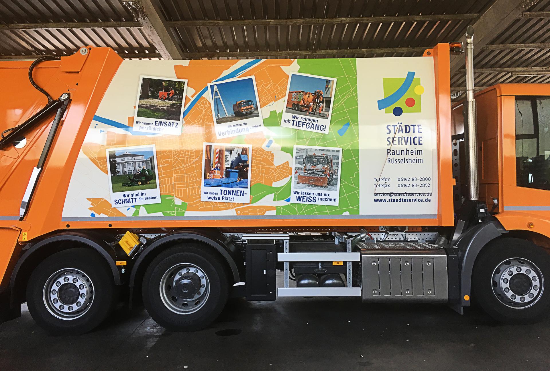 Digitaldrucken bei Großfahrzeugen Car Wrapping und Foliendruck, Powerpress Müllwagenbeschriftung (Fahrzeugbeschriftung) für Städteservice von anplakt