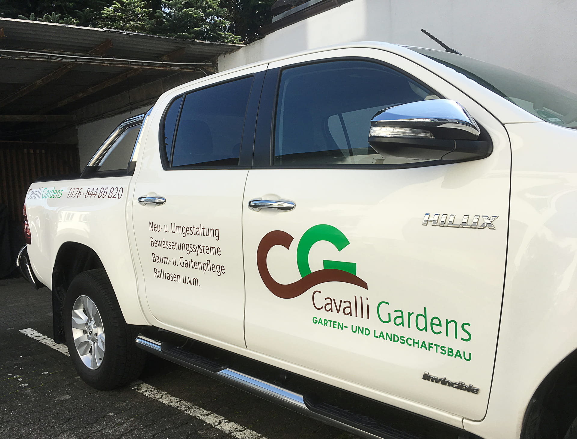 Vehicle lettering with with foil plots for Cavalli Gardens from anplakt